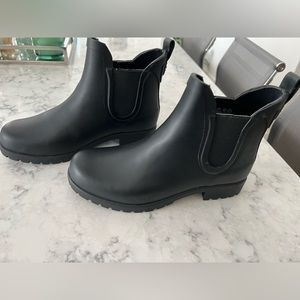 Stuart Weitzman Reign rubber new boots size 7